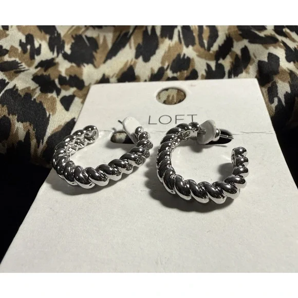 NEW Ann Taylor LOFT Twist Open Hoop Stud Earrings Gold Tone Oval 1 Inch - Picture 2 of 6